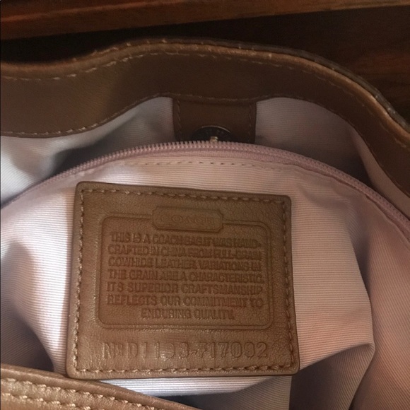 💋SOLD💋Large Coach tote bag with matching wallet - Picture 3 of 7